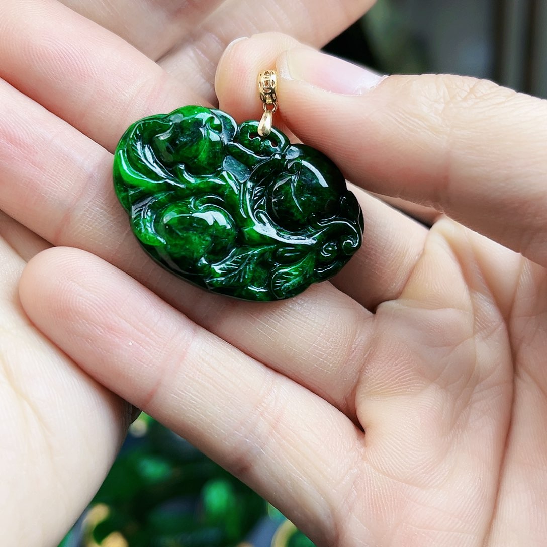 翡翠颈饰18K金镶嵌吊坠