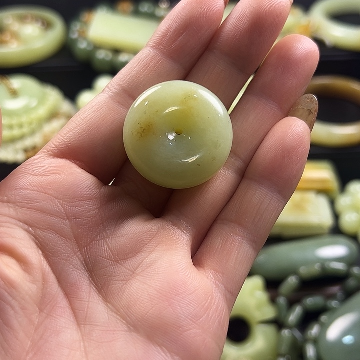 岫岩老玉（透闪石质玉）未镶嵌颈饰