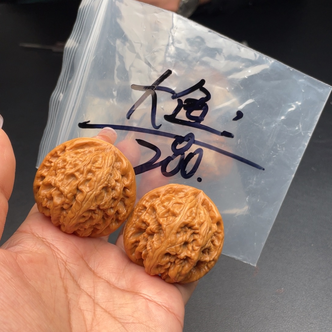 大***鱼把件文玩核桃46尺寸红锦鲤