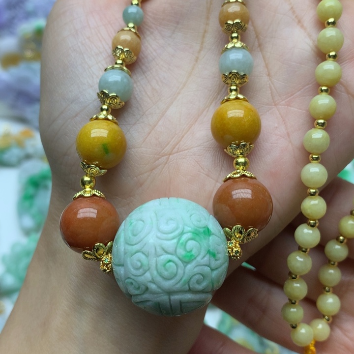 翡翠颈饰未镶嵌翡翠