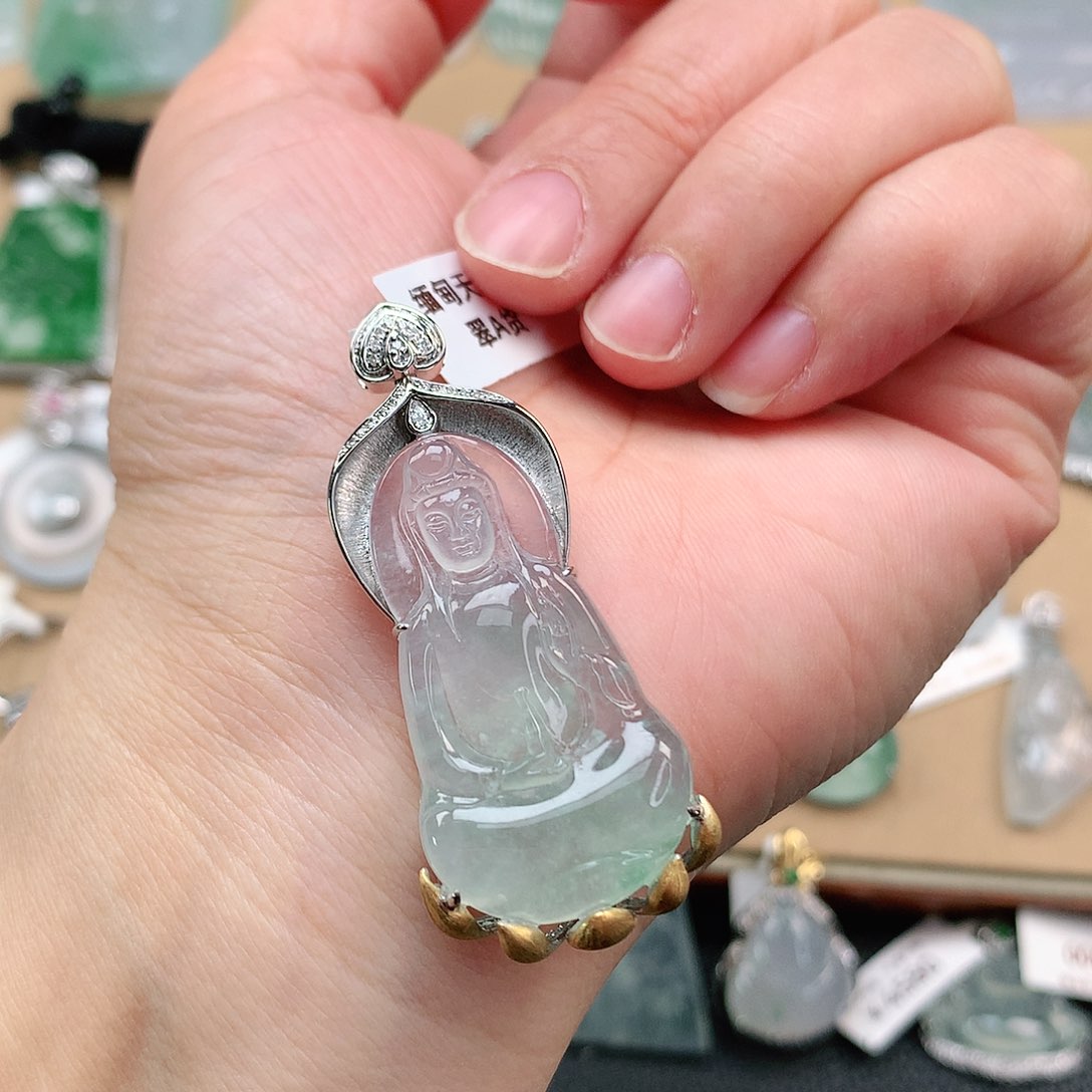 翡翠颈饰18K金镶嵌素衣观音