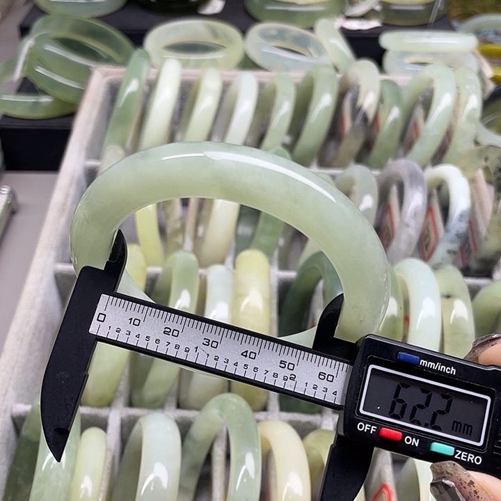 蛇纹石玉未镶嵌手镯179
