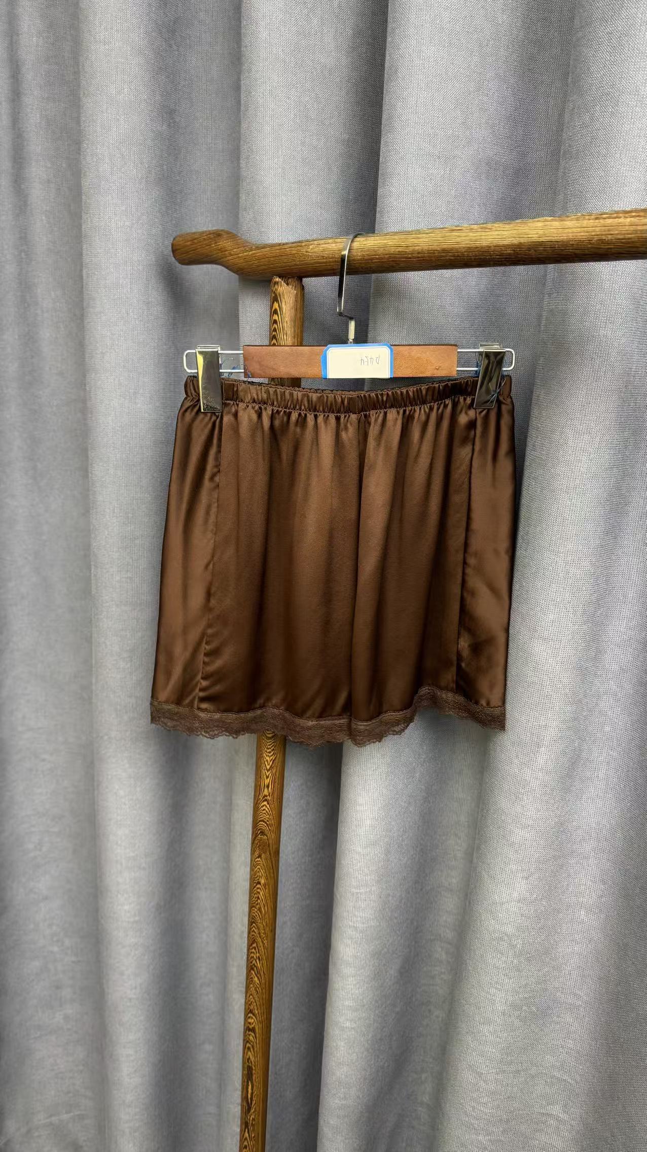 夏季新款时尚休闲桑蚕丝居家打底短裤R454