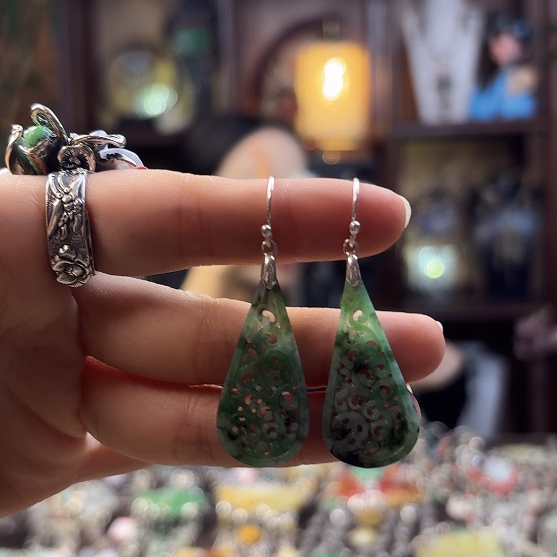 翡翠未镶嵌耳饰亏出不退换