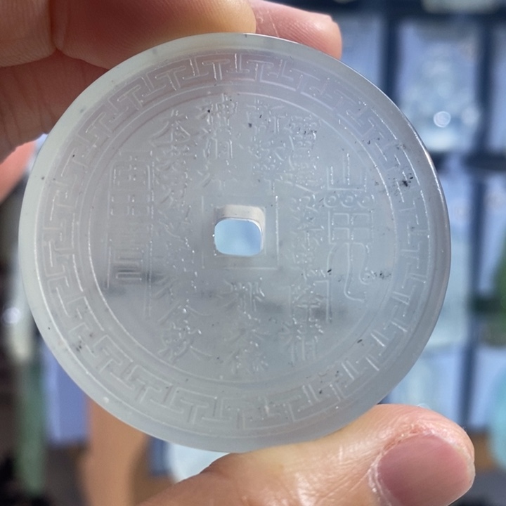 岫玉未镶嵌颈饰吊坠