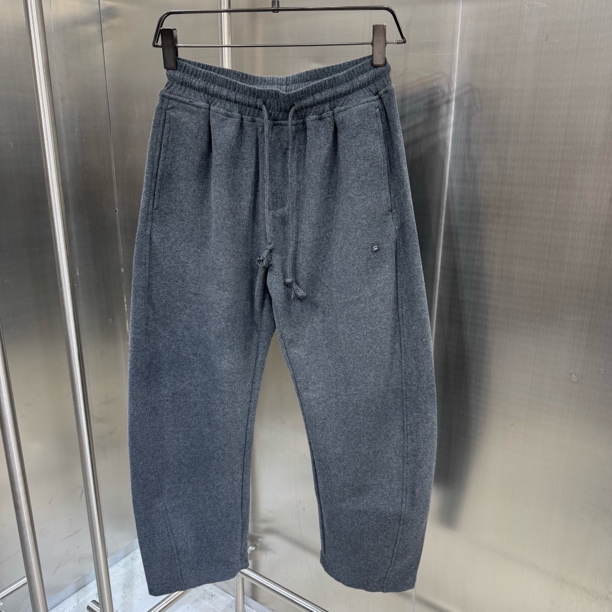 笑脸logo设计 手工刮烂磨边处理 亲肤高品质面料 宽松版型香蕉裤