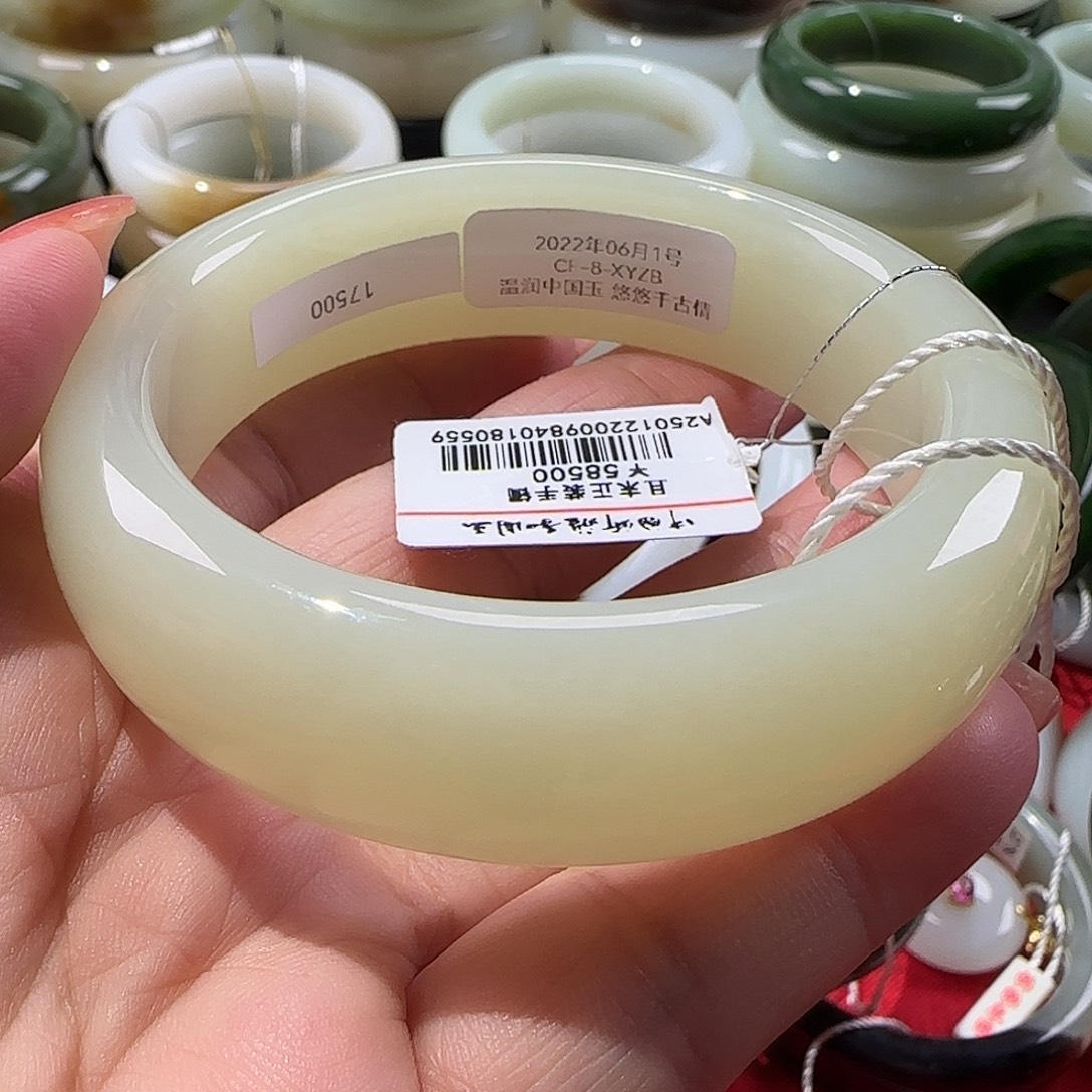 未镶嵌手镯和田玉