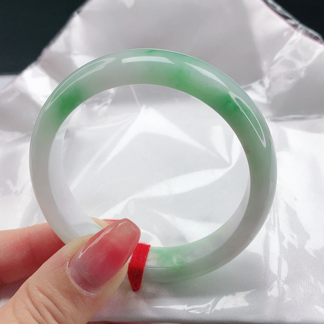 翡翠手镯未镶嵌翡翠050