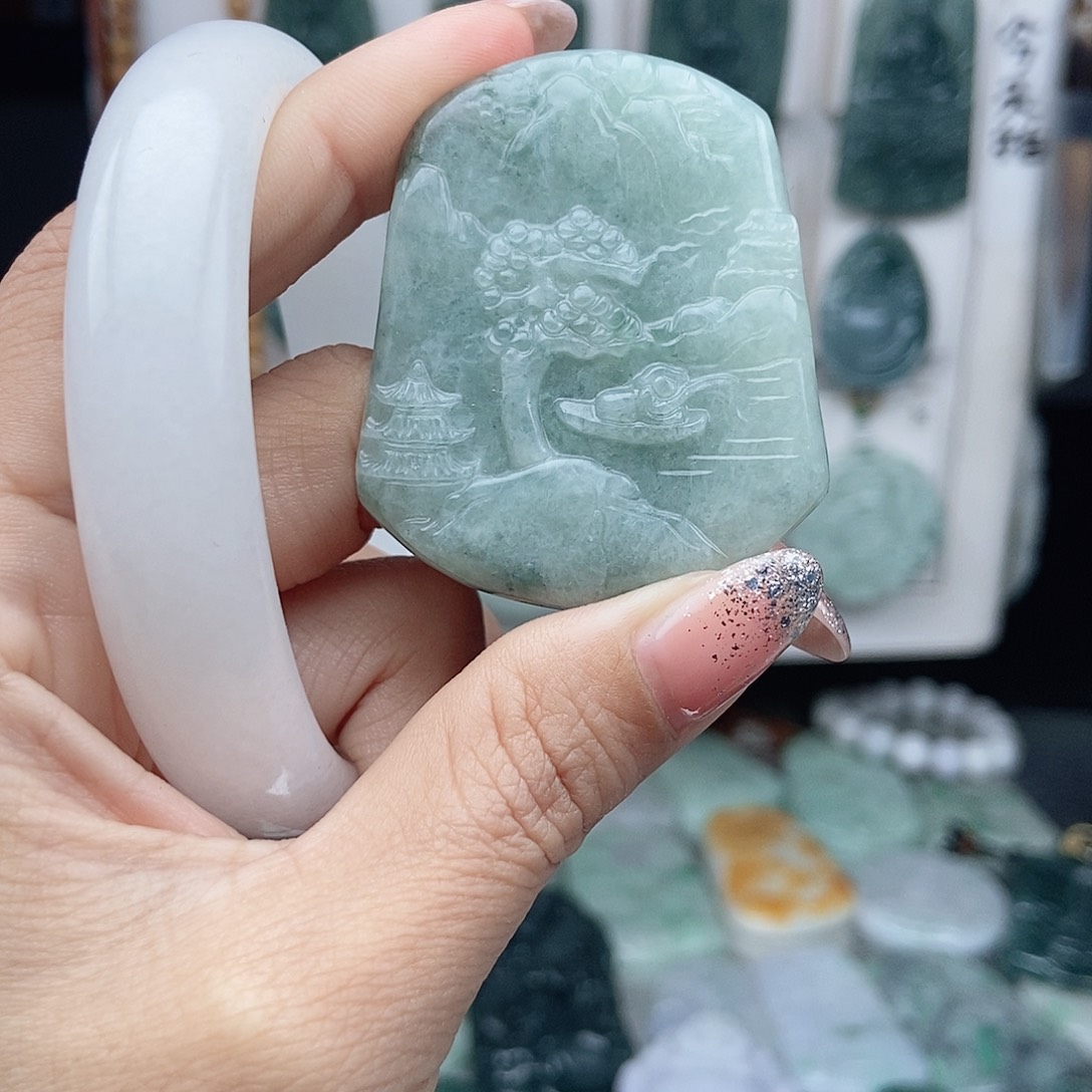 翡翠颈饰未镶嵌翡翠