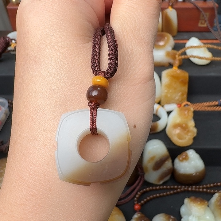 和田玉（糖玉）未镶嵌吊坠(不含链)