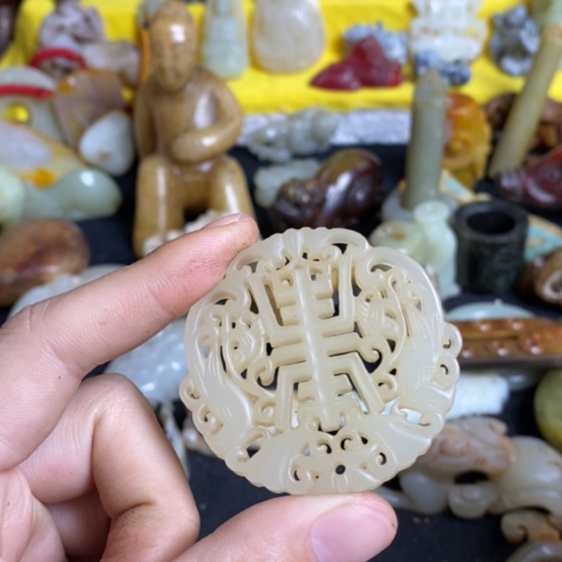 【闪购商品】和田玉（糖玉）颈饰未镶嵌淡***?