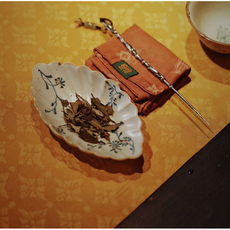 南青唐草纹菊瓣茶则