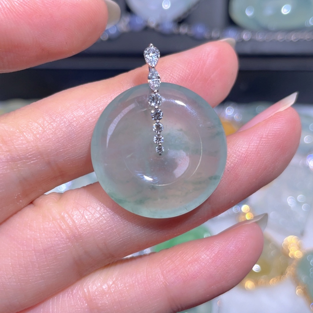 颈饰18K金镶嵌翡翠翡翠