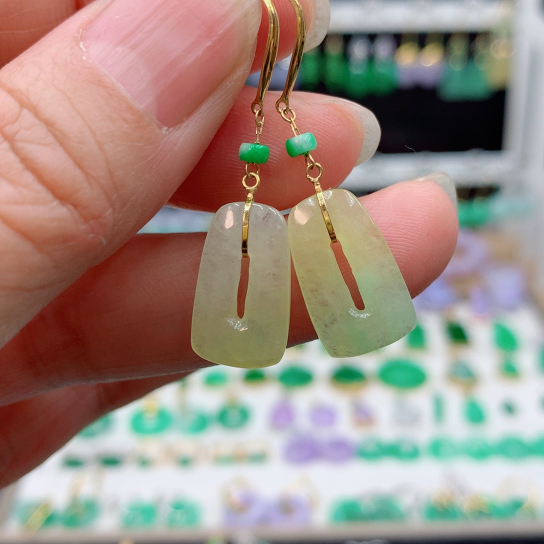 翡翠18K金镶嵌耳饰的