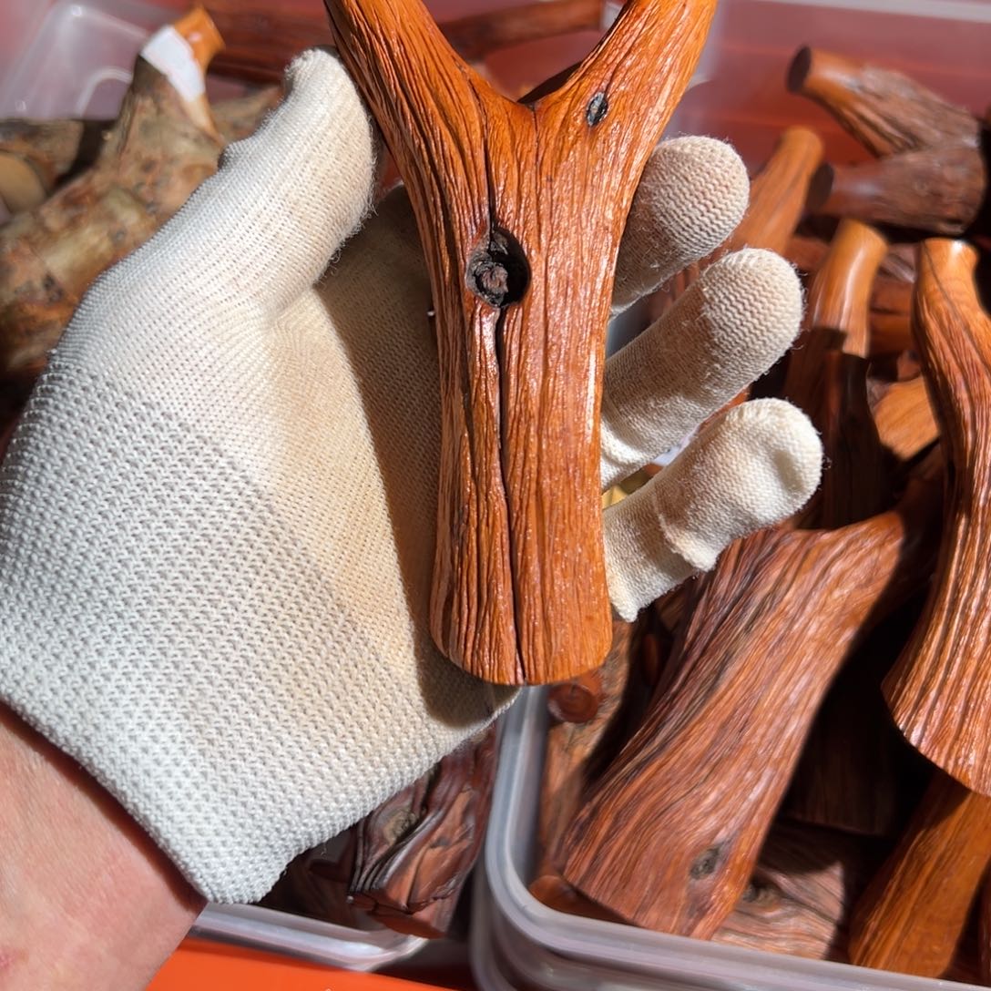 大***哥火琉璃树杈木弓手工制作