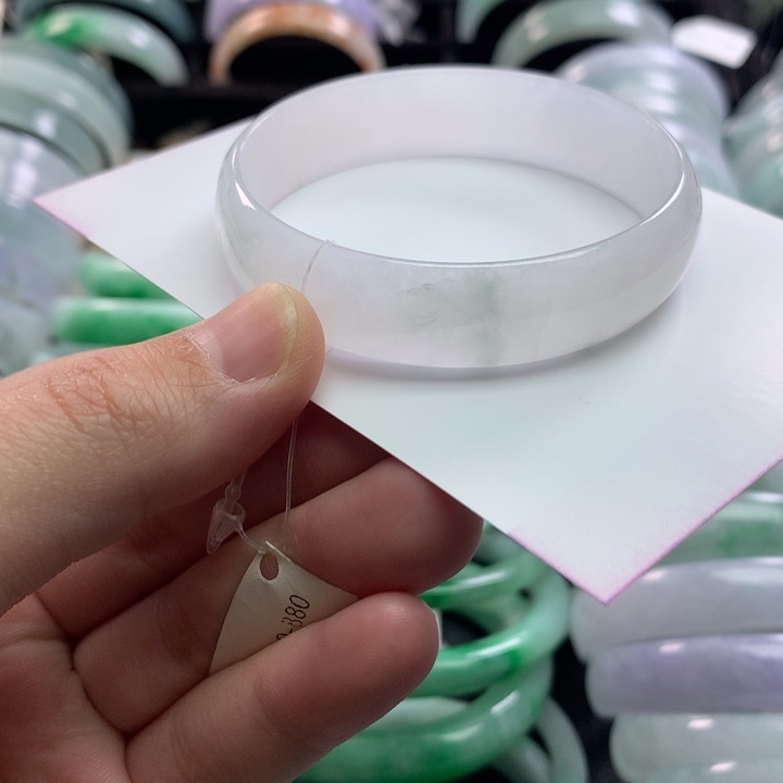 翡翠未镶嵌手镯公主