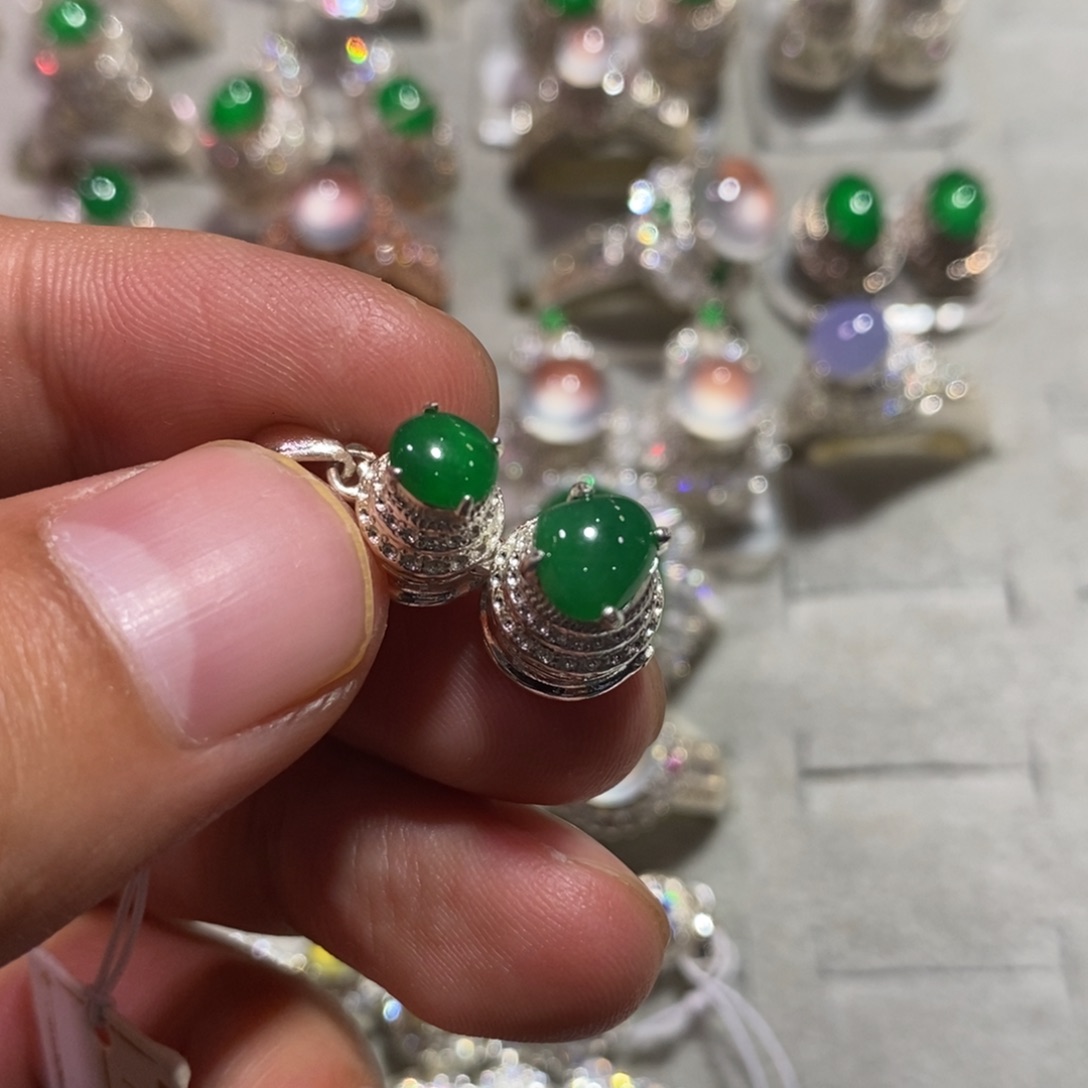 定制翡翠未镶嵌阳绿大6.2小6mm