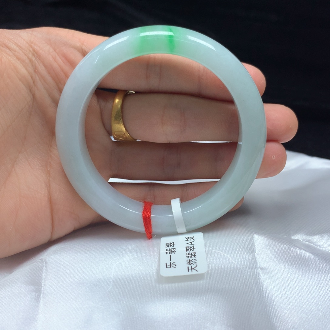 翡翠未镶嵌手镯（圆镯）54.7