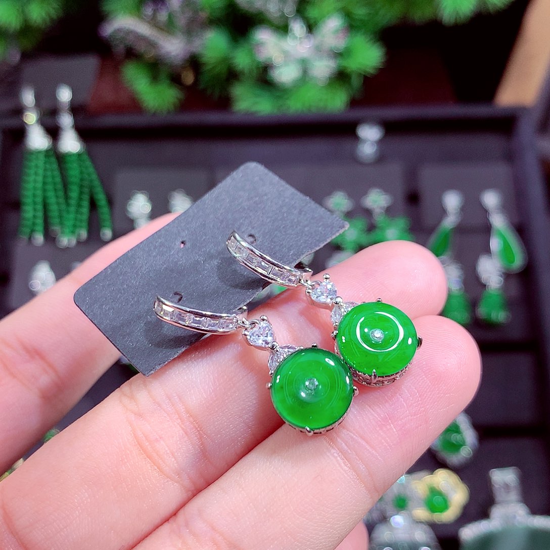 颈饰未镶嵌翡翠天然