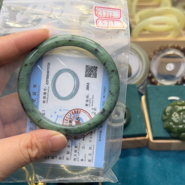 和田玉手镯未镶嵌57.1圈围3732