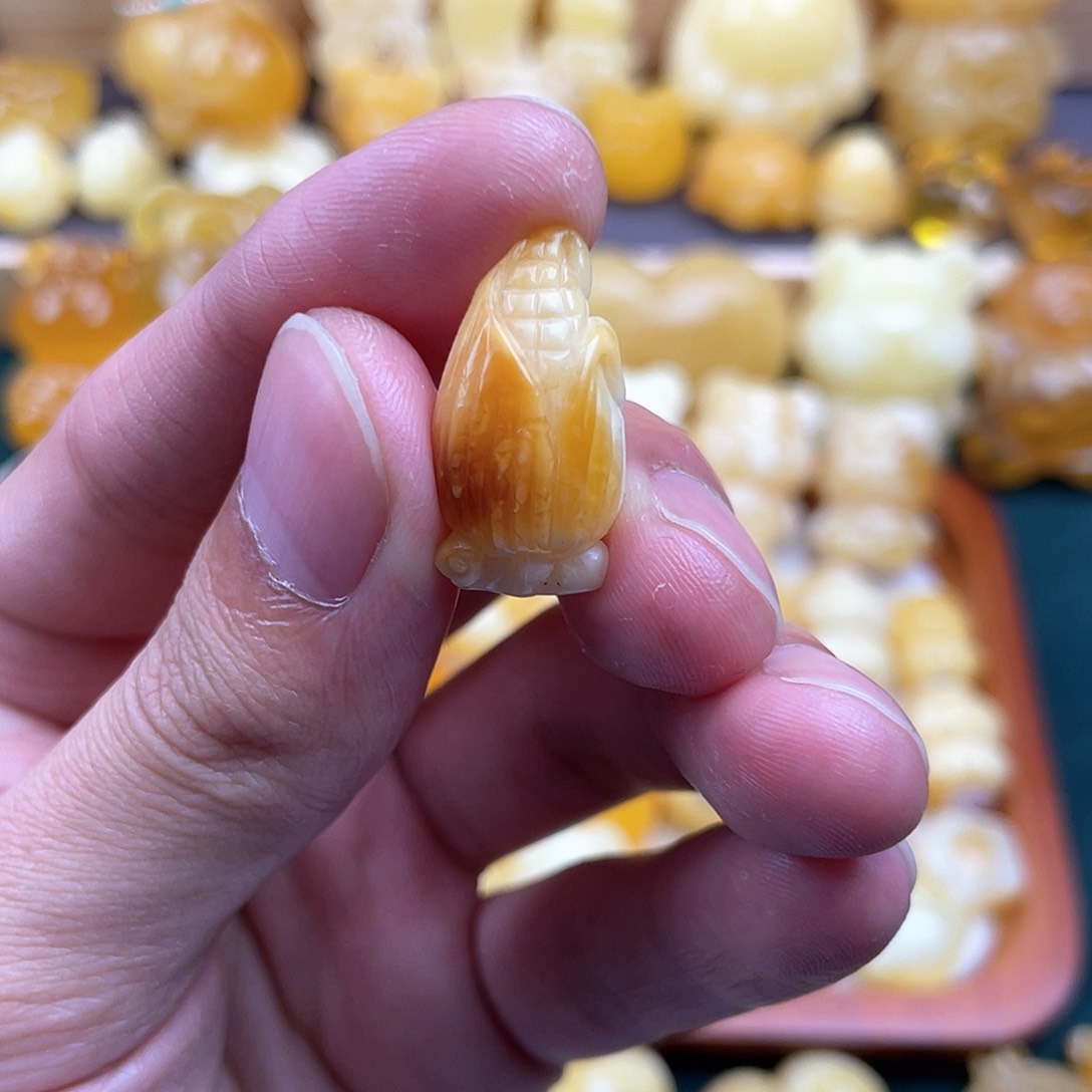 琥珀裸石未镶嵌蜜蜡