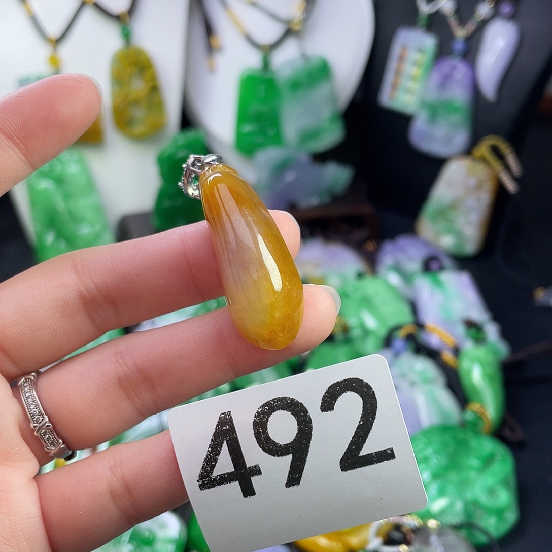 翡翠未镶嵌吊坠(赠链)