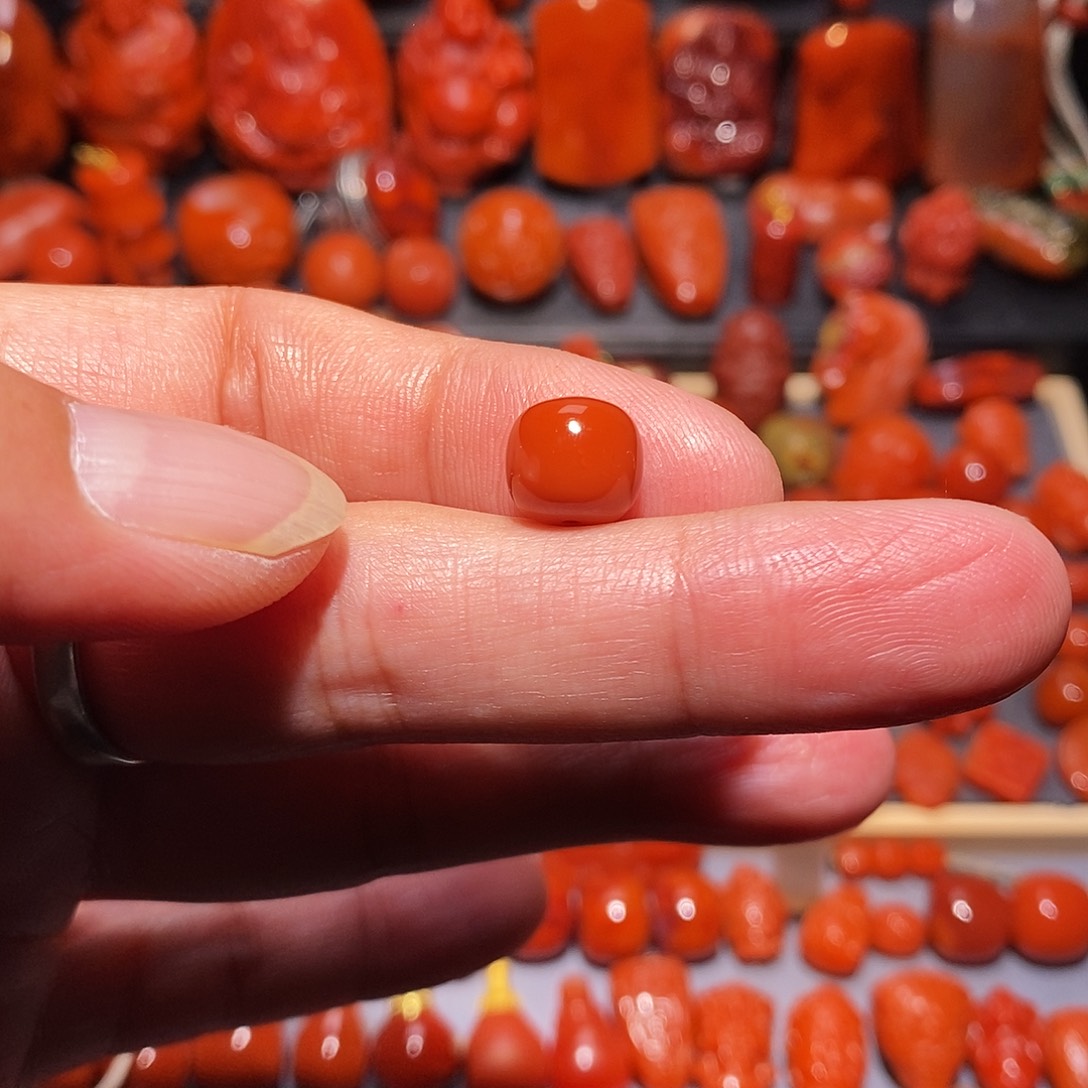 啷***浪南红玛瑙未镶嵌精工老型1.0