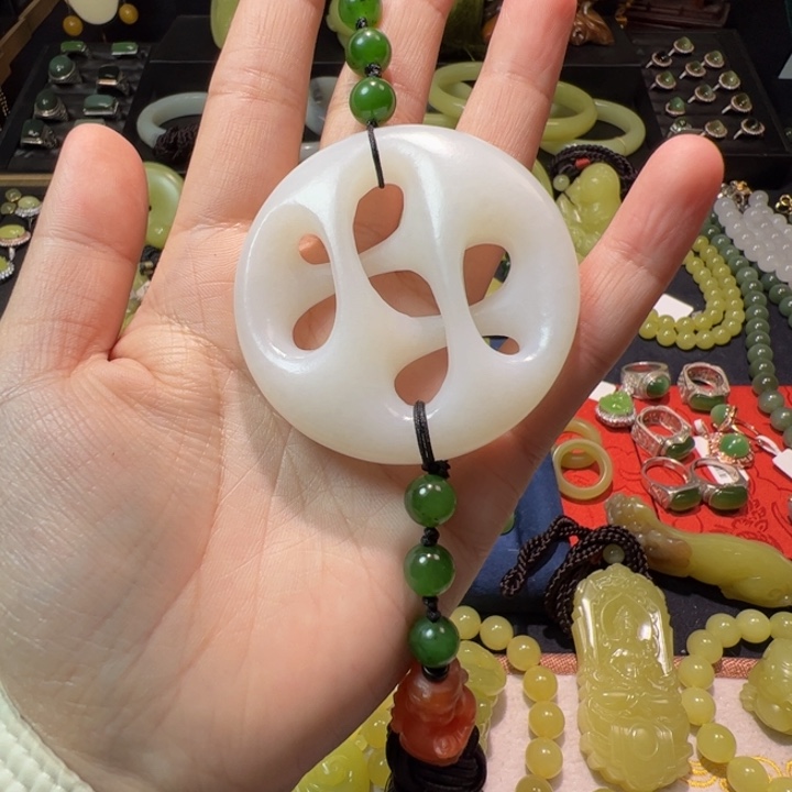 和田玉颈饰未镶嵌