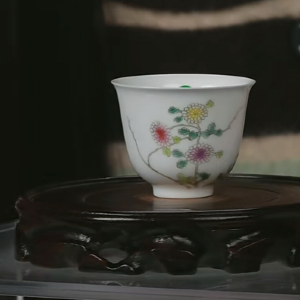 Y粉彩花卉诗题纹杯