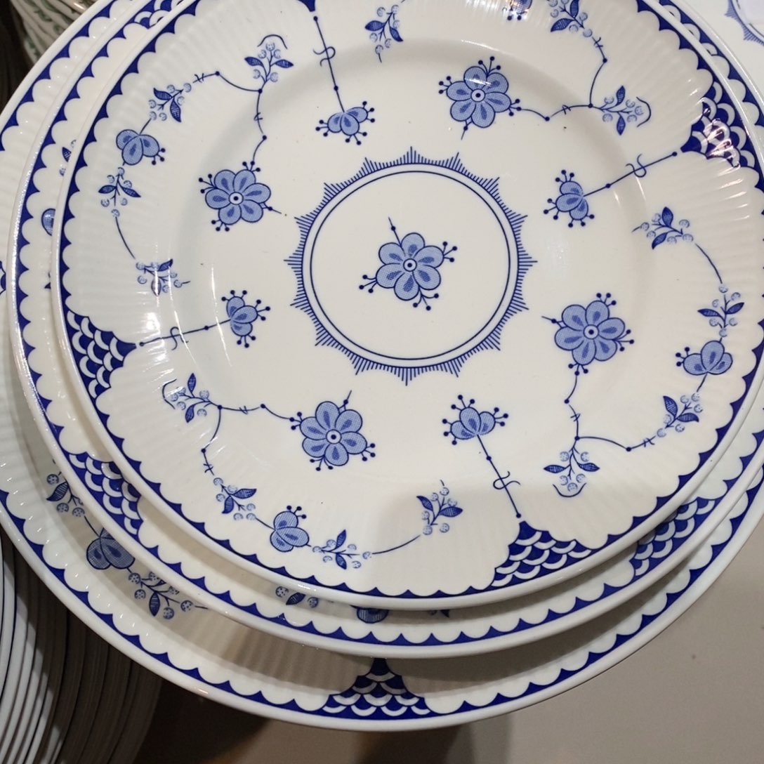 瓷微瑕唐草8寸平盘