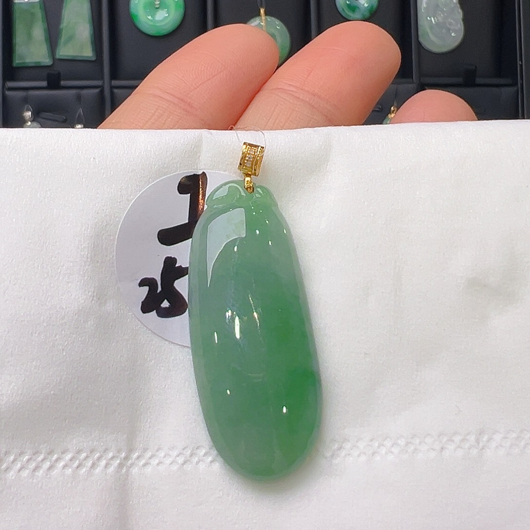 翡翠18K金镶嵌颈饰