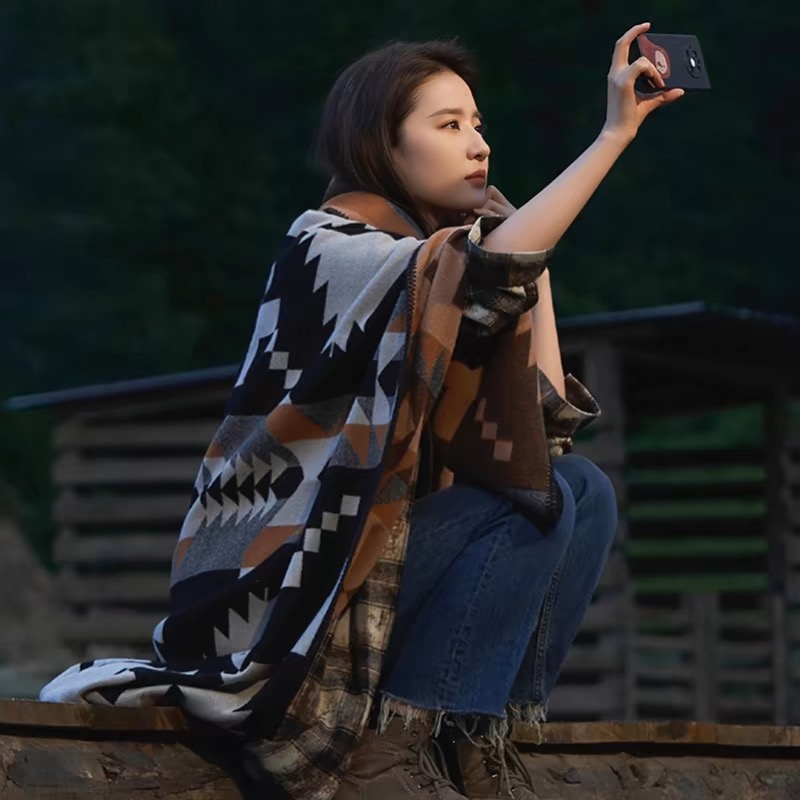 【红豆】亦菲姐姐同款秋款围巾披肩保暖女简约超舒适仿羊绒T13