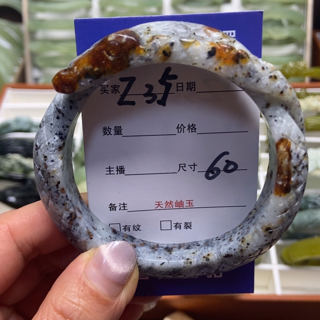 蛇纹石玉手镯未镶嵌