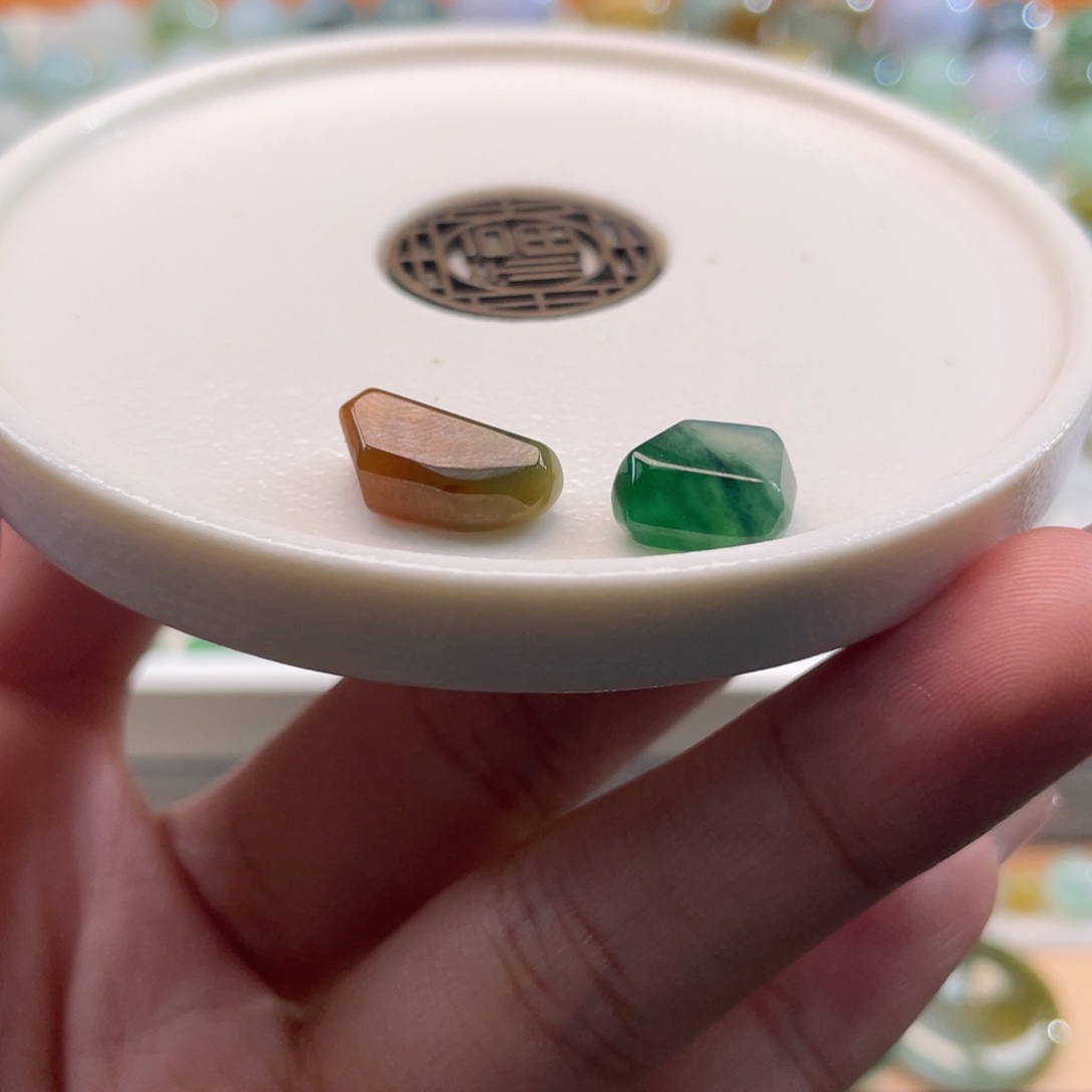 未镶嵌定制翡翠天然缅甸翡翠a货，多样性发其一，单颗价