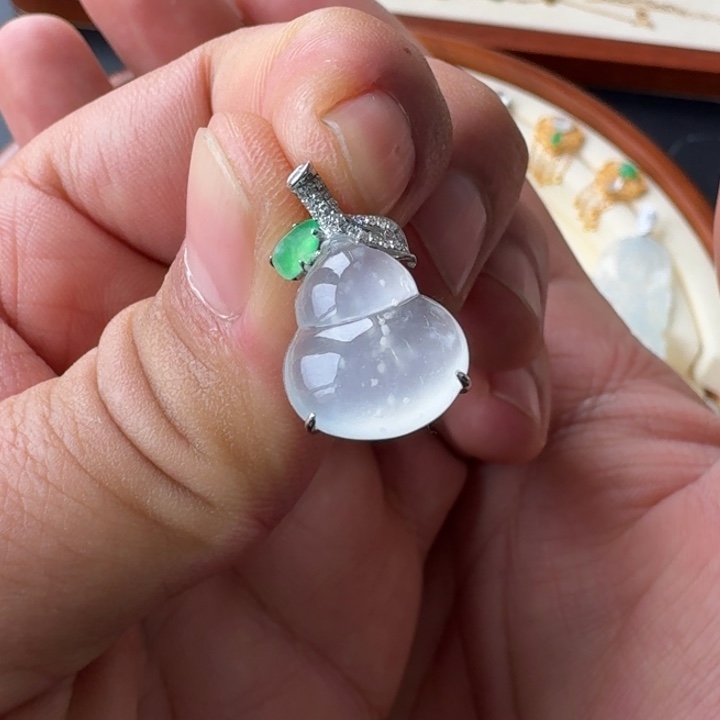 翡翠吊坠(不含链)18K金镶嵌