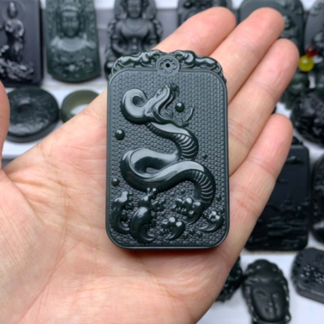 【闪购商品】和田玉颈饰未镶嵌老***茶双面雕刻