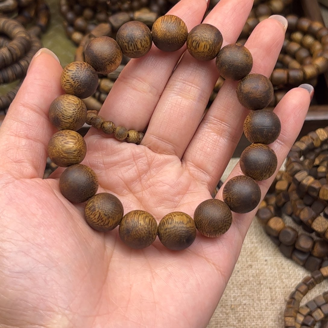 沉香麦**光碎屑奇楠1.3圆珠16克