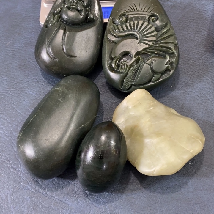 聂***生和田玉未镶嵌挂件