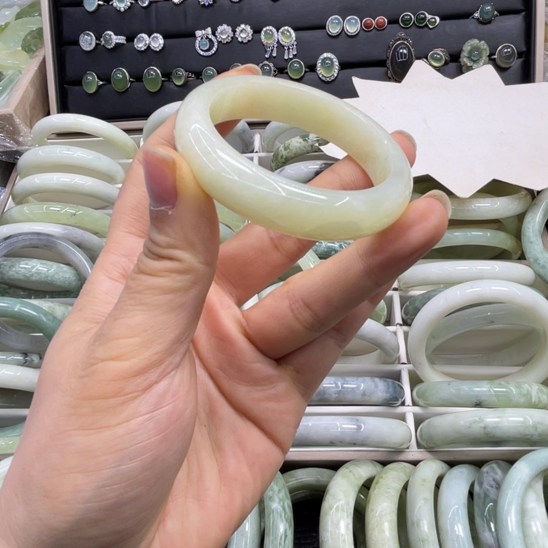 蛇纹石玉手镯未镶嵌50口径福利款有瑕疵