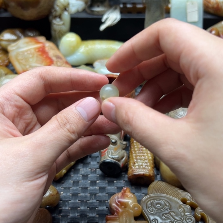 颈饰未镶嵌和田玉（糖玉）戒*