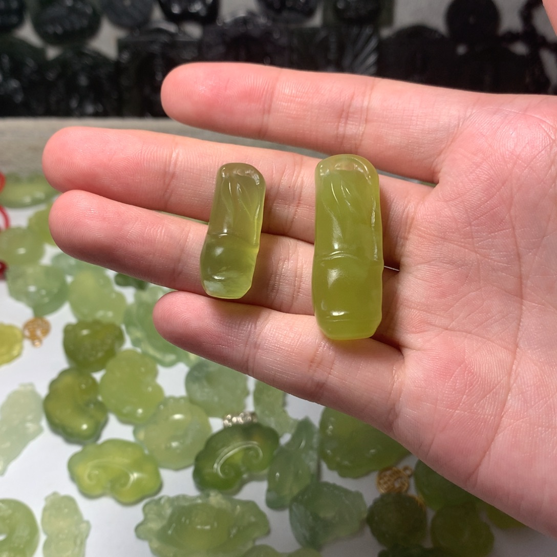 合金蛇纹石玉颈饰