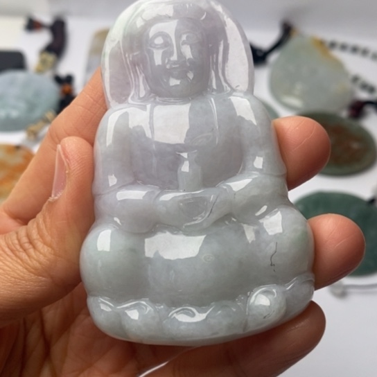 三***少翡翠未镶嵌颈饰翡翠