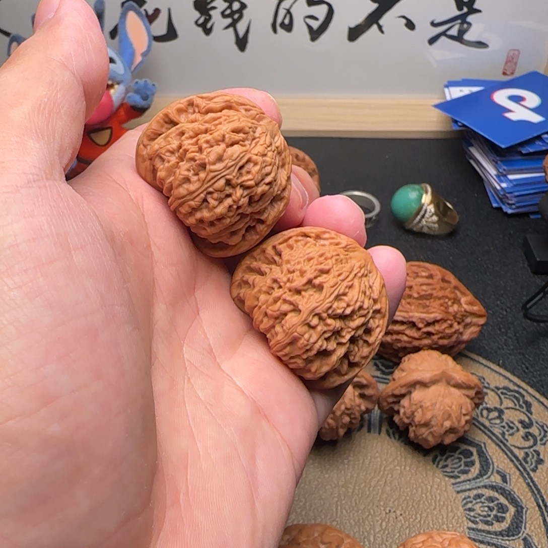 文玩核桃吊坠红宝石38