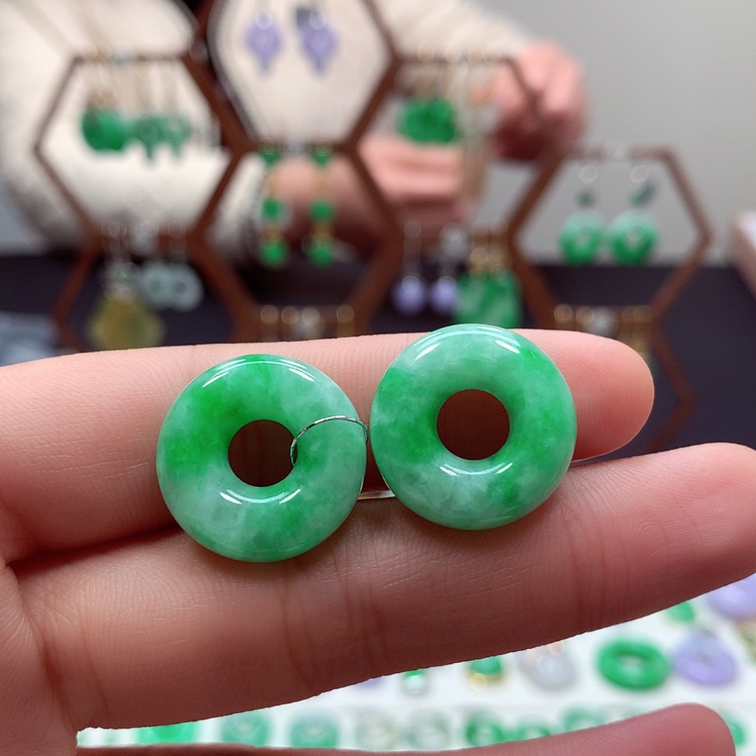 翡翠耳饰未镶嵌天然翡翠