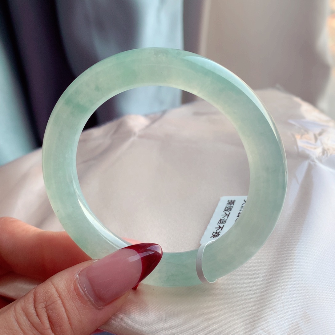 翡翠手镯（圆镯）未镶嵌50.8冰绿小胖圆 种色兼备 小柒