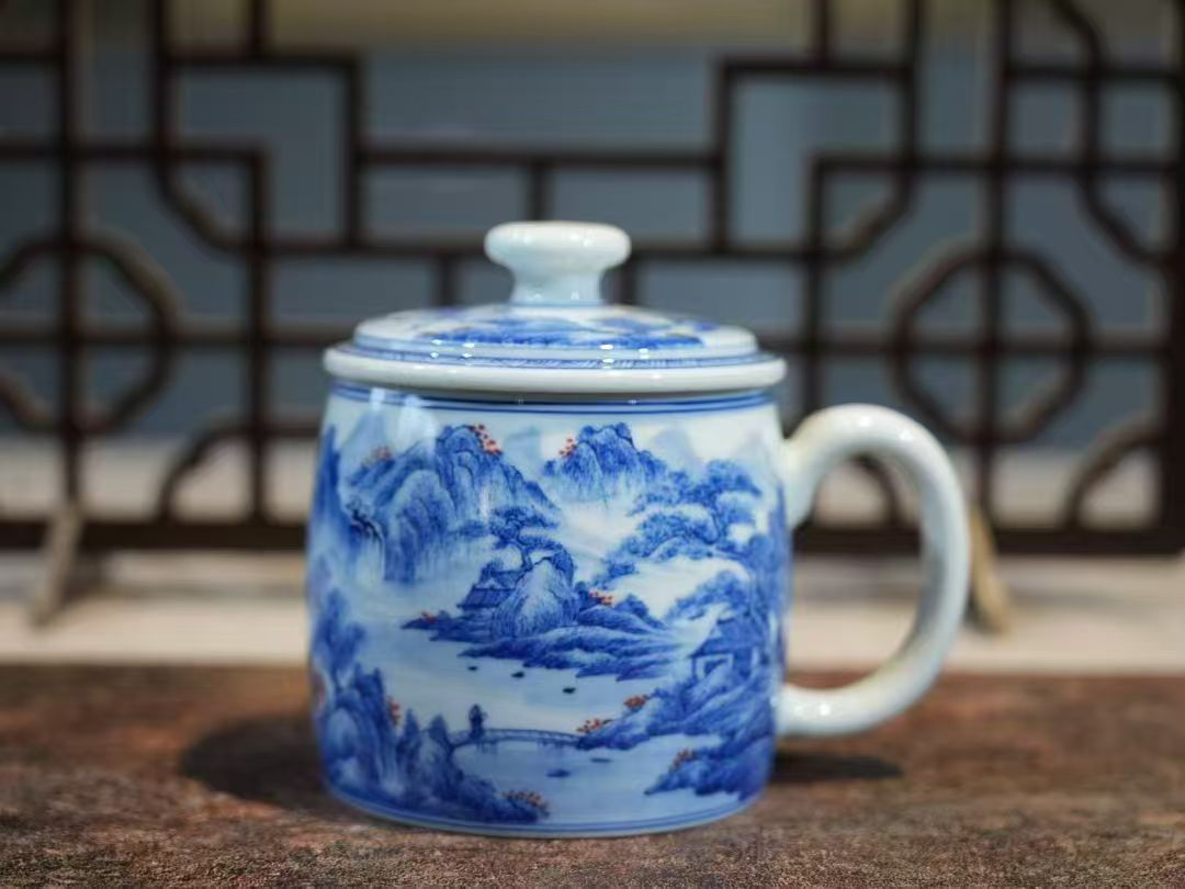 景德镇柴窑手绘青花釉里红山水老板杯