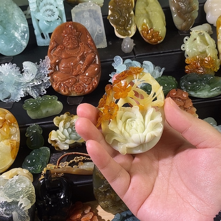 夏***虫蛇纹石玉合金颈饰