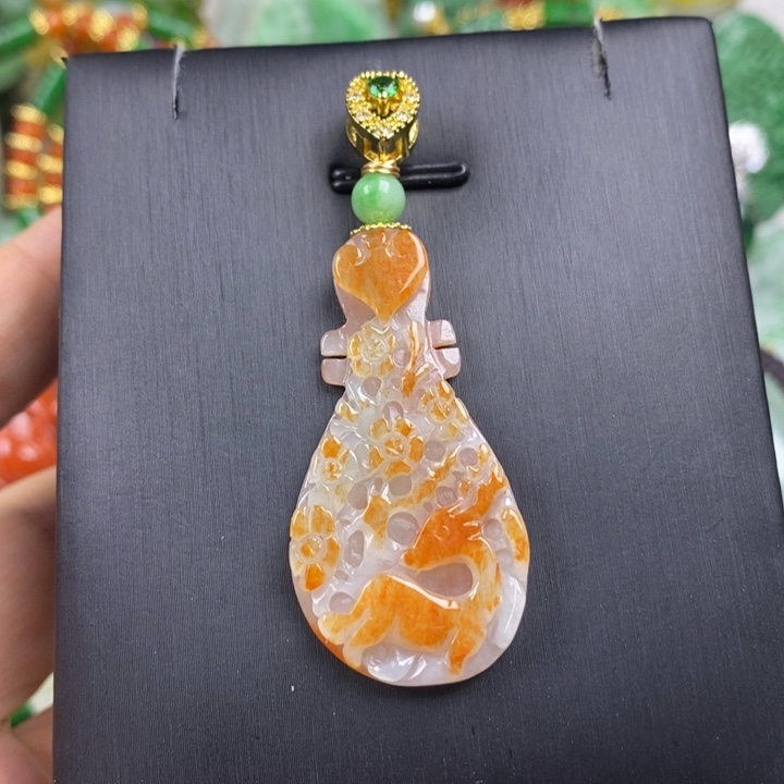 翡翠未镶嵌吊坠(赠链)