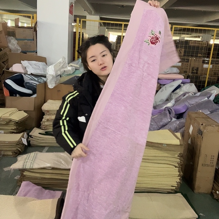 紫色绣花60*180沙发垫啦啦啦啦啦