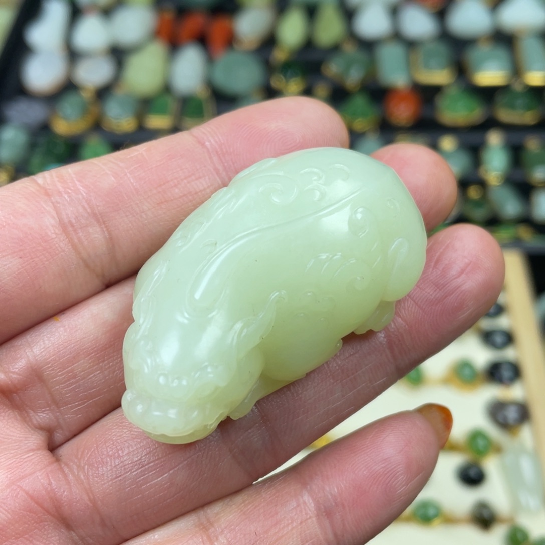 和田玉未镶嵌颈饰